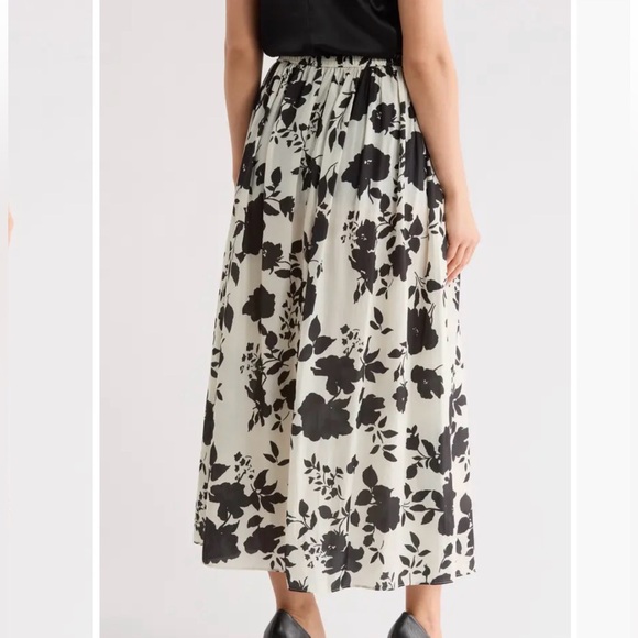 T Tahari Dresses & Skirts - Tahari Floral Long Skirt with Pockets